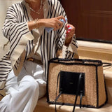 Camicia a Righe dallo Stile Raffinato