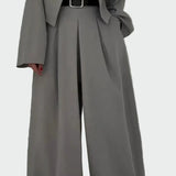 Set di Basco e Cardigan in Stile Elegante e Moderno