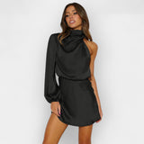 Abito in Satin con Design Asimmetrico