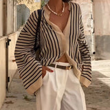 Camicia a Righe dallo Stile Raffinato