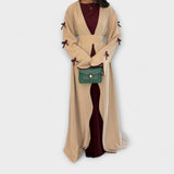 Cardigan Elegante e Abito Combinato con Decorazione a Righe