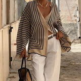 Camicia a Righe dallo Stile Raffinato