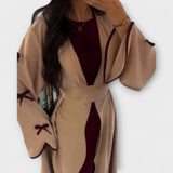 Cardigan Elegante e Abito Combinato con Decorazione a Righe