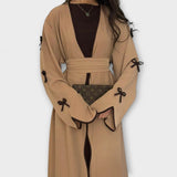 Cardigan Elegante e Abito Combinato con Decorazione a Righe