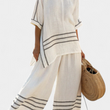 Salopette a righe larghe e taglio asimmetrico - stile moderno e comodo