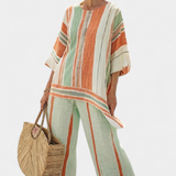 Set Elegante in Lino di Bambù con Righe e Blusa Asimmetrica e Pantaloni Larghi per uno Stile Raffinato