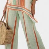 Set Elegante in Lino di Bambù con Righe e Blusa Asimmetrica e Pantaloni Larghi per uno Stile Raffinato