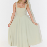 Abito Midi Elegante con Linea Romantica