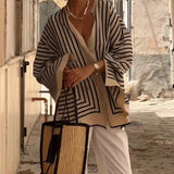 Camicia a Righe dallo Stile Raffinato