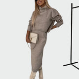 Set Abito e Maglione a Collo Alto