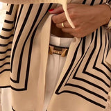 Camicia a Righe dallo Stile Raffinato