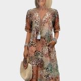 Abito Fluttuante con Motivo Estivo e Scollatura a V