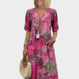 Abito Fluttuante con Motivo Estivo e Scollatura a V