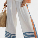 Completo etnico Daisy in bianco con dettagli in blu e arancione – stile unico e vivace