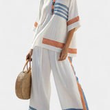 Completo etnico Daisy in bianco con dettagli in blu e arancione – stile unico e vivace