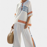 Completo etnico Daisy in bianco con dettagli in blu e arancione – stile unico e vivace